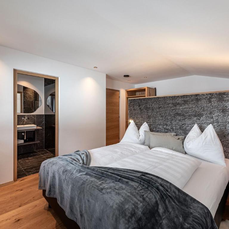 Krahof Dolomites - Urlaub auf dem Bauernhof - Apartment mit 2 Schlafzimmern und Bergblick - 2