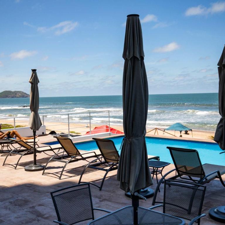 Elegant Condo at Playa Brujas with Ocean View - Apartment - 50