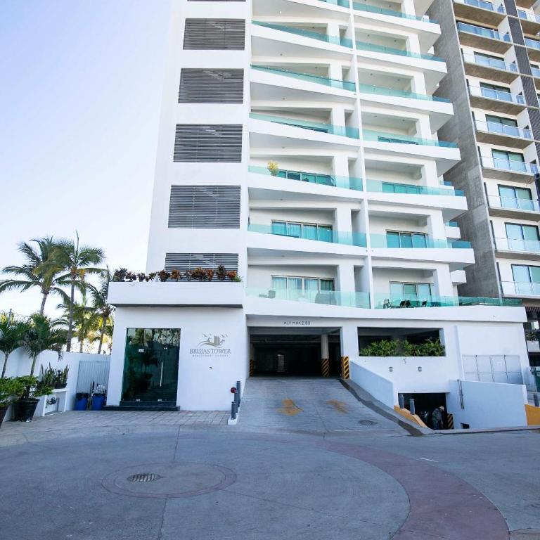 Elegant Condo at Playa Brujas with Ocean View - Apartment - 55