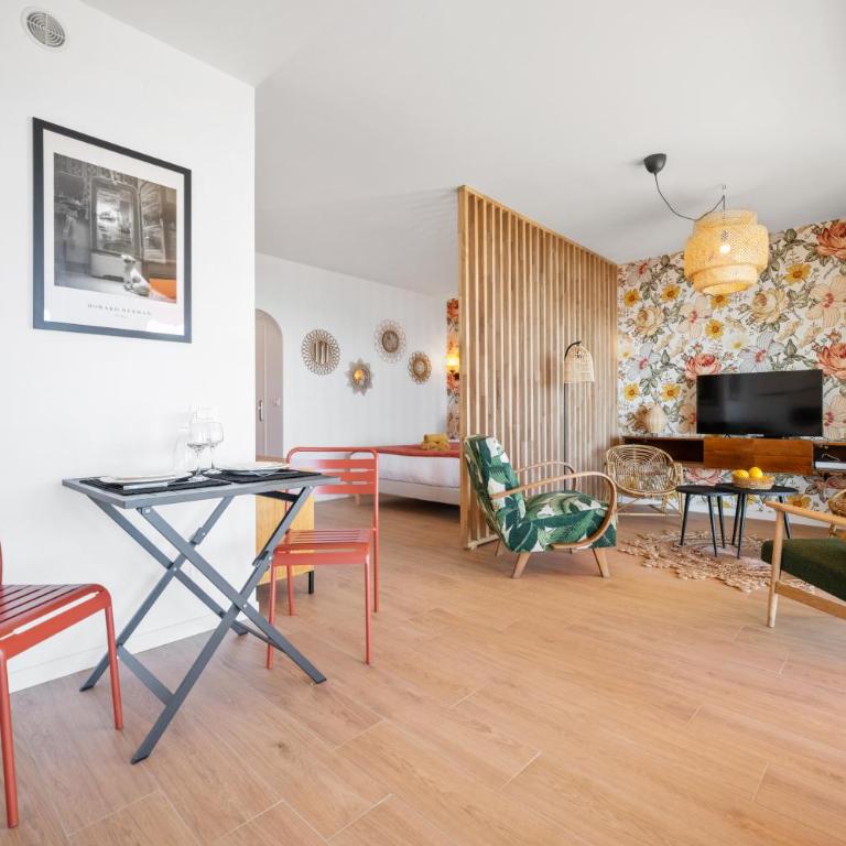 Les Orangers, Charmant studio avec coin nuit, incroyable vue sur la ville et la mer, parking - Apartment mit Meerblick - 10
