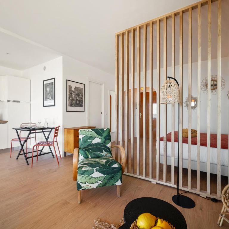 Les Orangers, Charmant studio avec coin nuit, incroyable vue sur la ville et la mer, parking - Apartment mit Meerblick - 18