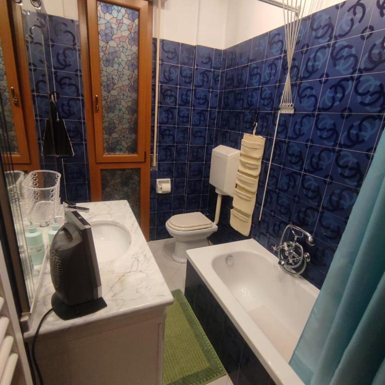 La Jolie - Double Room with Private External Bathroom - 6