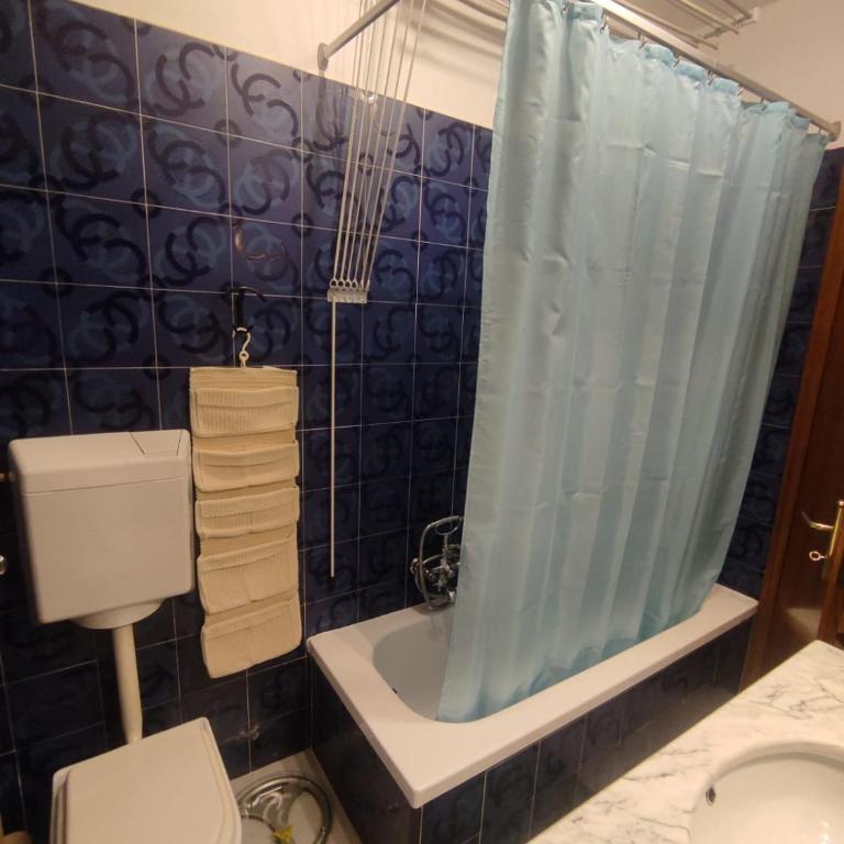 La Jolie - Double Room with Private External Bathroom - 7
