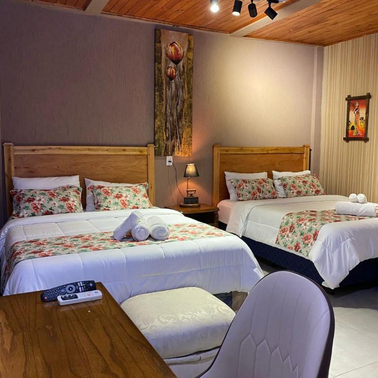 Doña Emilia Hotel Boutique - Habitación Cuádruple - vistas al jardín - 2
