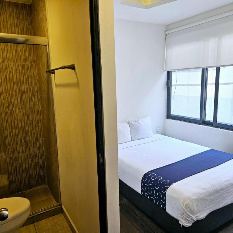 Singular Sócrates - Double Room with Private Bathroom - 10
