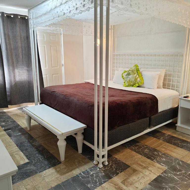 Pok Ta Pok Hotel - Double Room - 1