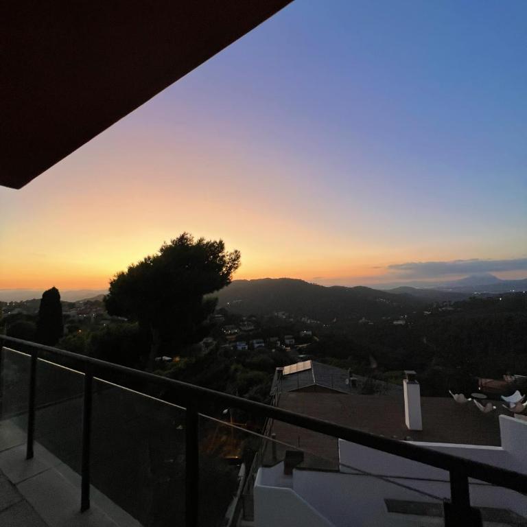 Circles House Coliving & Coworking - King Room with Balcony - 1