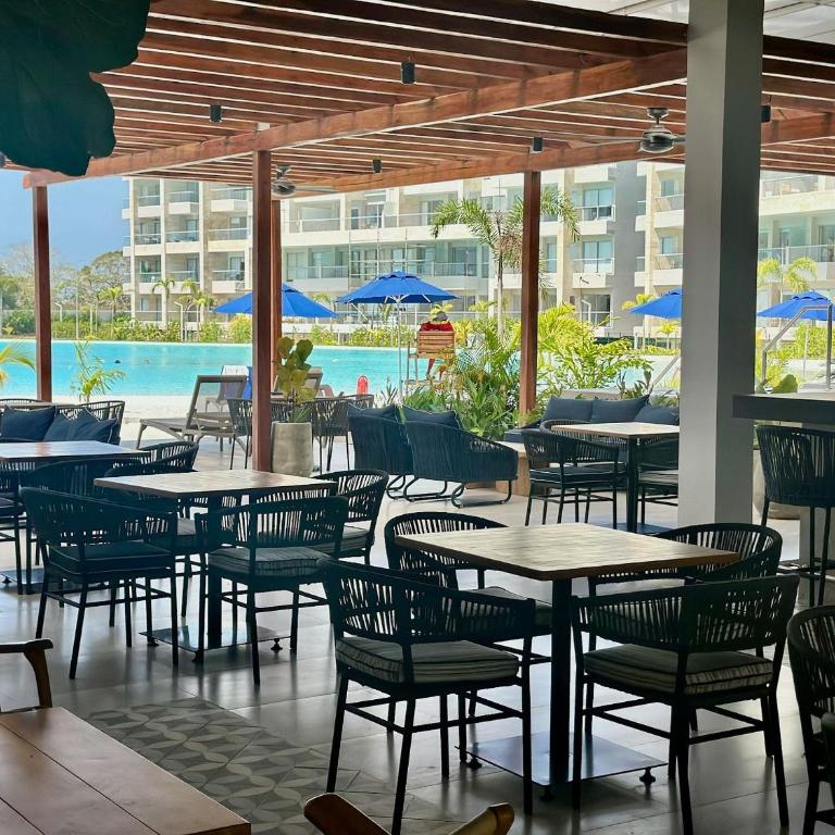 U-GO Baia Kristal: Modern Oasis in Cartagena - Deluxe Two-Bedroom Apartment with Garden View - 54