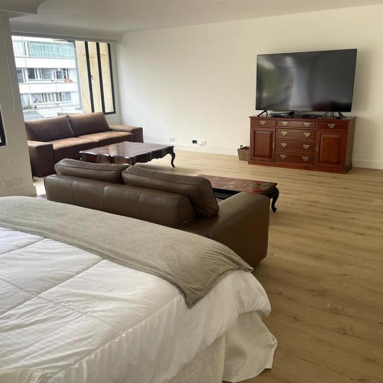 Apartamento con grandes espacios - Three-Bedroom Apartment - 15