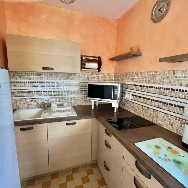 Studio confortable avec parking au centre-ville - FR-1-716-78 - Studio - 2