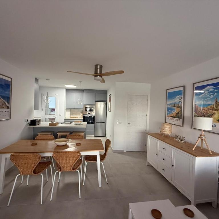 Comfortable spacious flat near station - Apartamento - 20