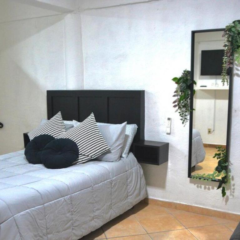 Central Modern Beach Studio - One-Bedroom Apartment - 1