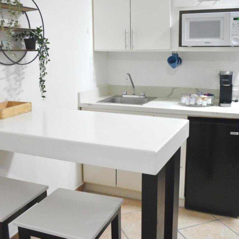 Central Modern Beach Studio - One-Bedroom Apartment - 6