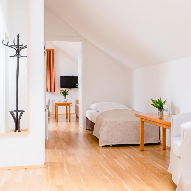 Appartements Stranach - Apartment mit Balkon - 6