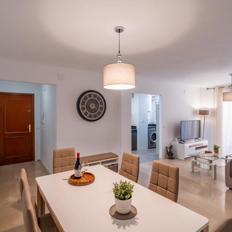 Beachfront Apartment with Pool & Sea View Terrace, Guadalmar Málaga - Apartamento de 3 dormitorios - 17
