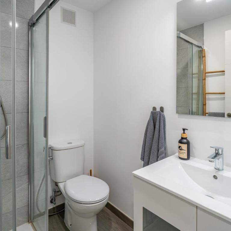 Beachfront Apartment with Pool & Sea View Terrace, Guadalmar Málaga - Apartamento de 3 dormitorios - 35