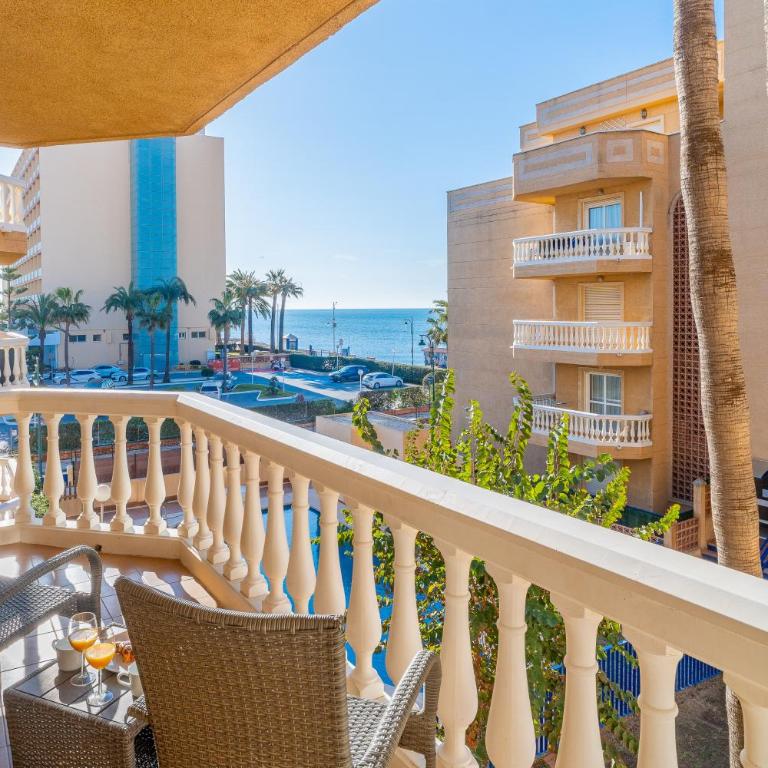 Beachfront Apartment with Pool & Sea View Terrace, Guadalmar Málaga - Apartamento de 3 dormitorios - 1