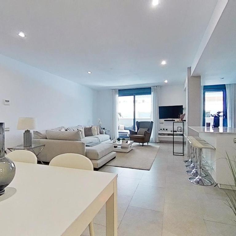 Panta baja a 50 m de la playa - Three-Bedroom Apartment - 5