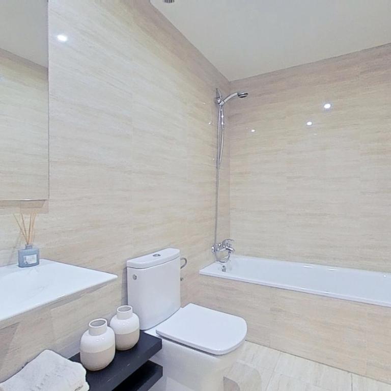 Panta baja a 50 m de la playa - Three-Bedroom Apartment - 13