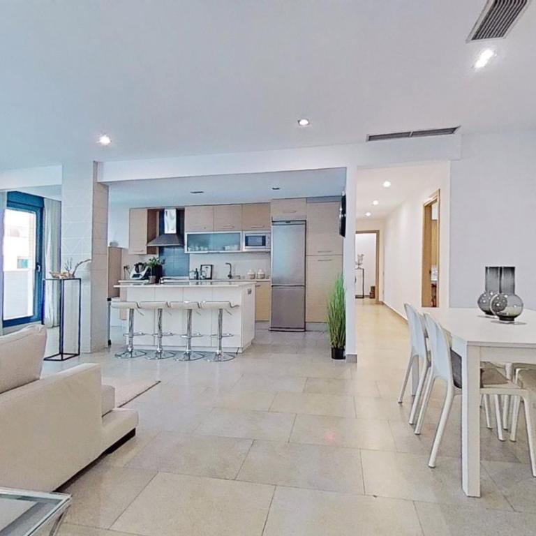 Panta baja a 50 m de la playa - Three-Bedroom Apartment - 4