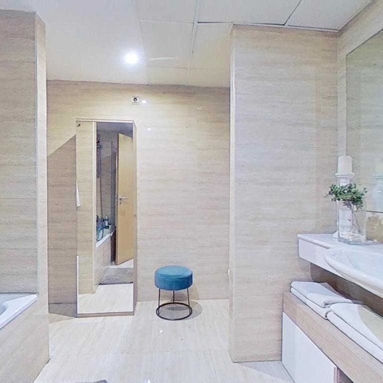 Panta baja a 50 m de la playa - Three-Bedroom Apartment - 9