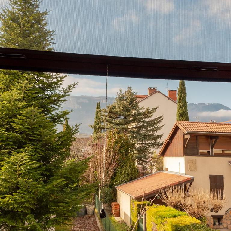 House with garden and parking 1 min from Grenoble - Maison de Ville 2 Chambres - 56