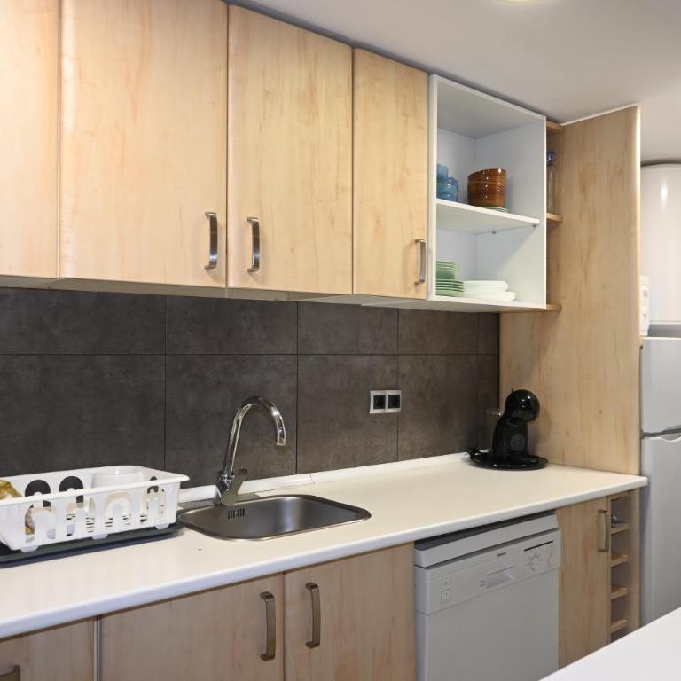 Homenfun Barcelona Vallcarca - Two-Bedroom Apartment - 13