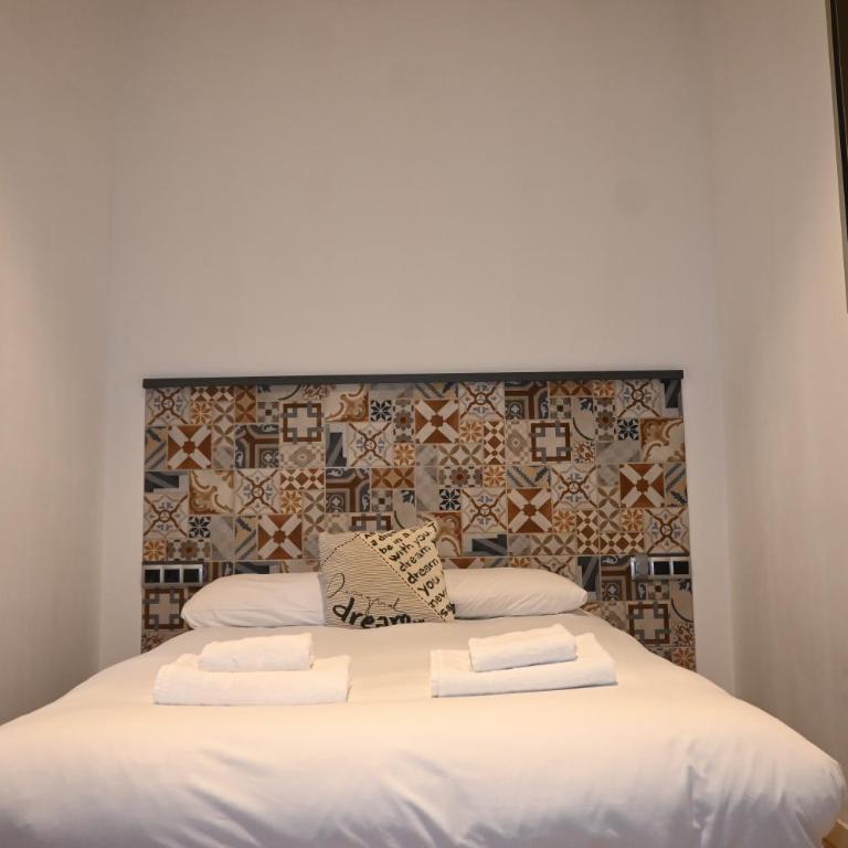 Homenfun Barcelona Vallcarca - Two-Bedroom Apartment - 12