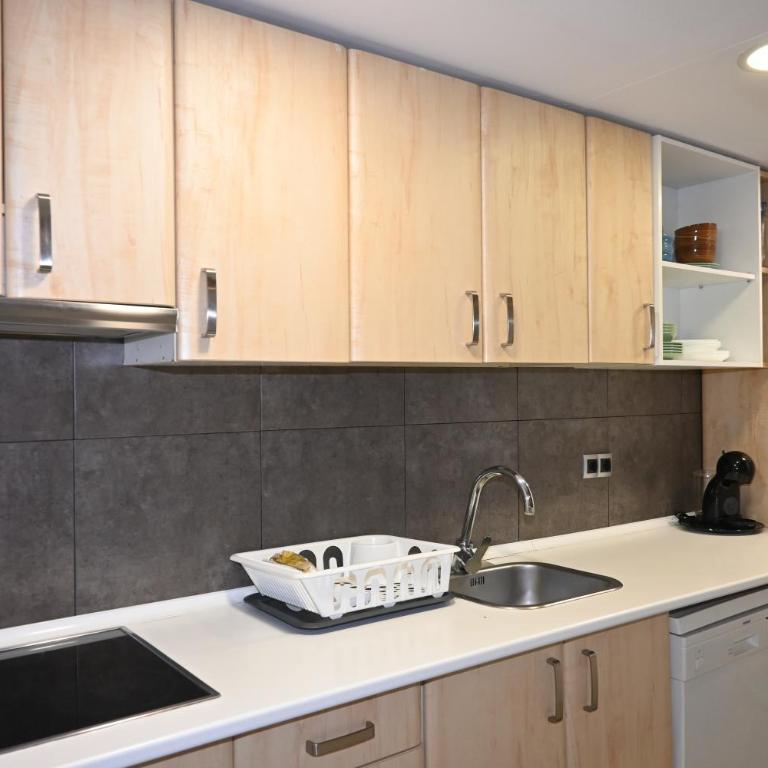 Homenfun Barcelona Vallcarca - Two-Bedroom Apartment - 14