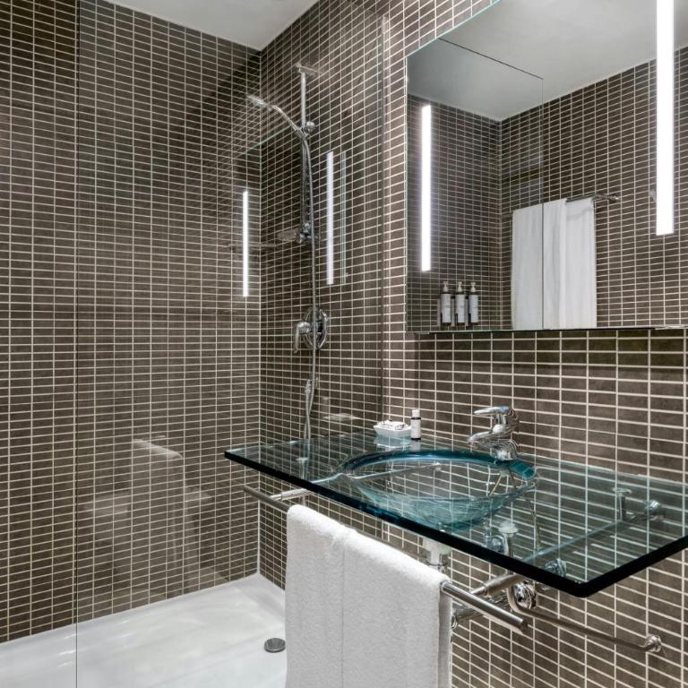 AC Hotel Milano by Marriott - Camera Queen Standard - 7