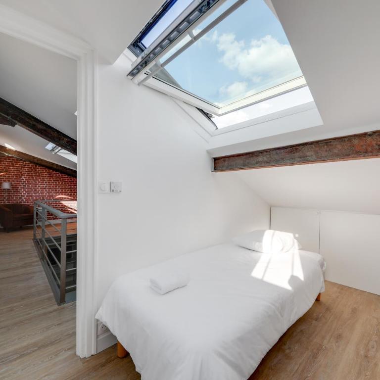 Large luxury Loft for 6 people by Weekome - Three-Bedroom Apartment - 9
