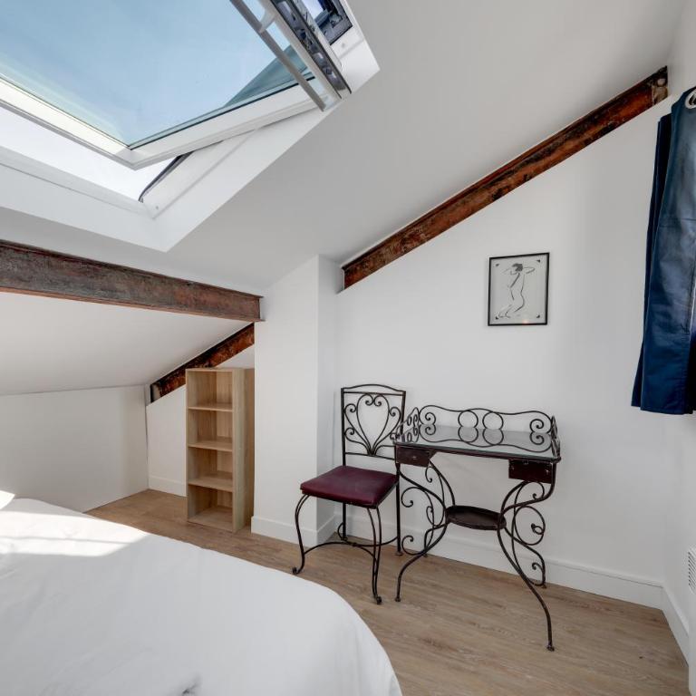 Large luxury Loft for 6 people by Weekome - Three-Bedroom Apartment - 10