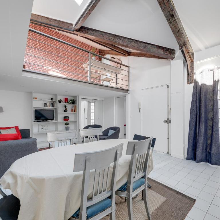 Large luxury Loft for 6 people by Weekome - Three-Bedroom Apartment - 11