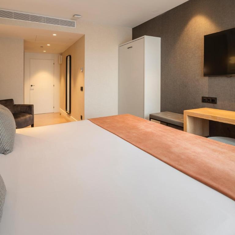 Catalonia Goya - Exterior Premium Triple Room - 5