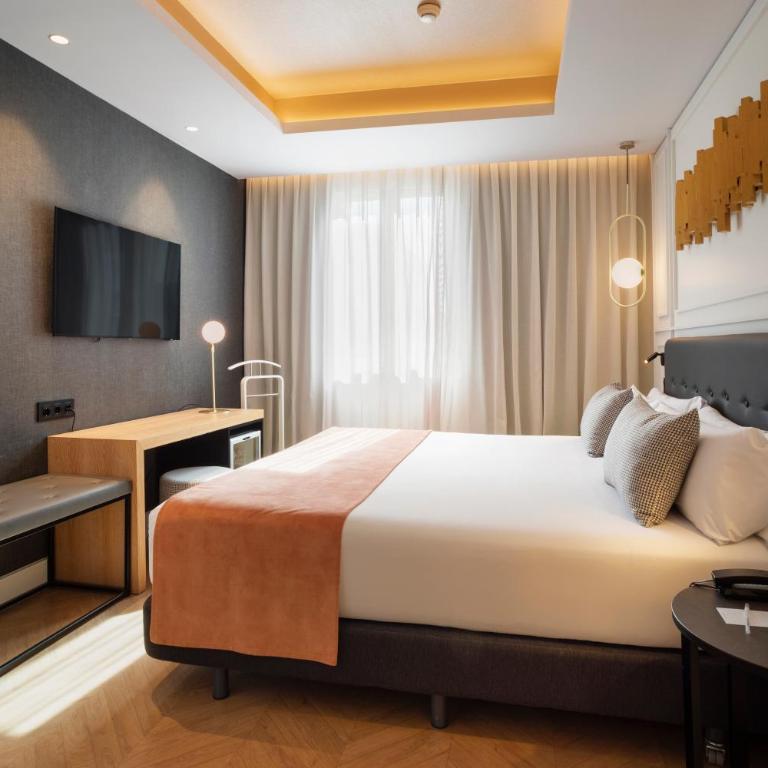 Catalonia Goya - Exterior Premium Triple Room - 2
