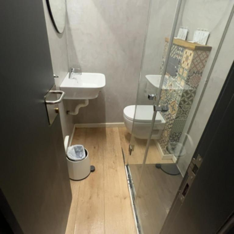 Amelia by gaiarooms - Habitación Cuádruple con baño privado externo - 11