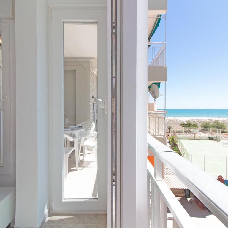 Global Vacacional, Apartamento en primera linea de playa en Canet de Berenguer - Apartment mit Meerblick - 11