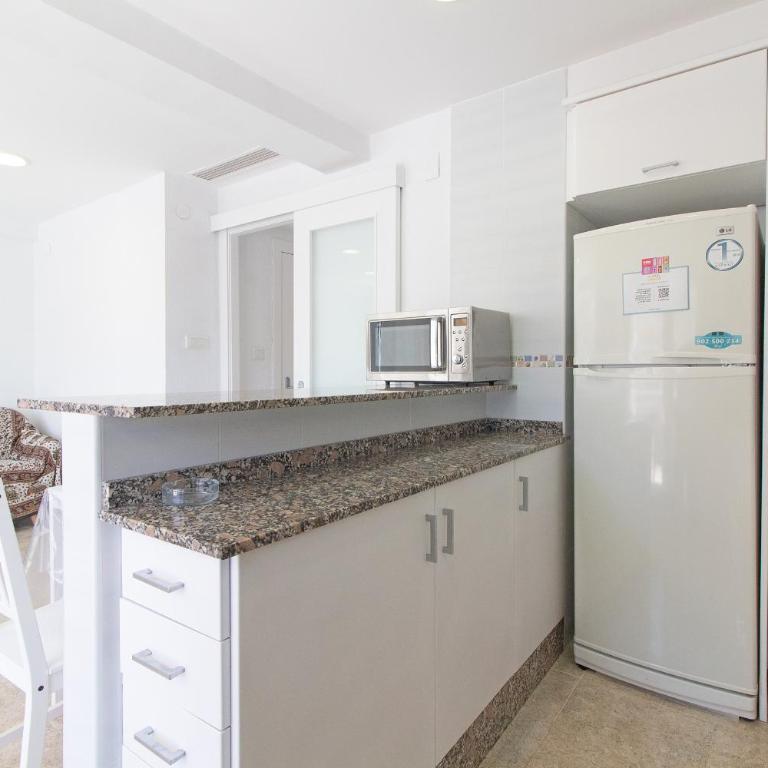 Global Vacacional, Apartamento en primera linea de playa en Canet de Berenguer - Apartment mit Meerblick - 8