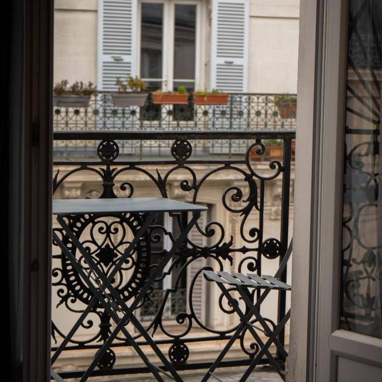 Hotel Mademoiselle - Chambre Double ou Lits Jumeaux Deluxe avec Balcon - 4