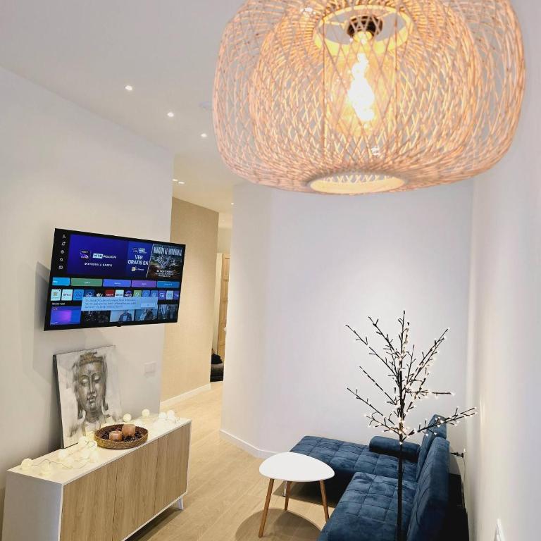 Cozy Retreat in Heart of Valencia Perfect for Couples n Families - Apartment - 2