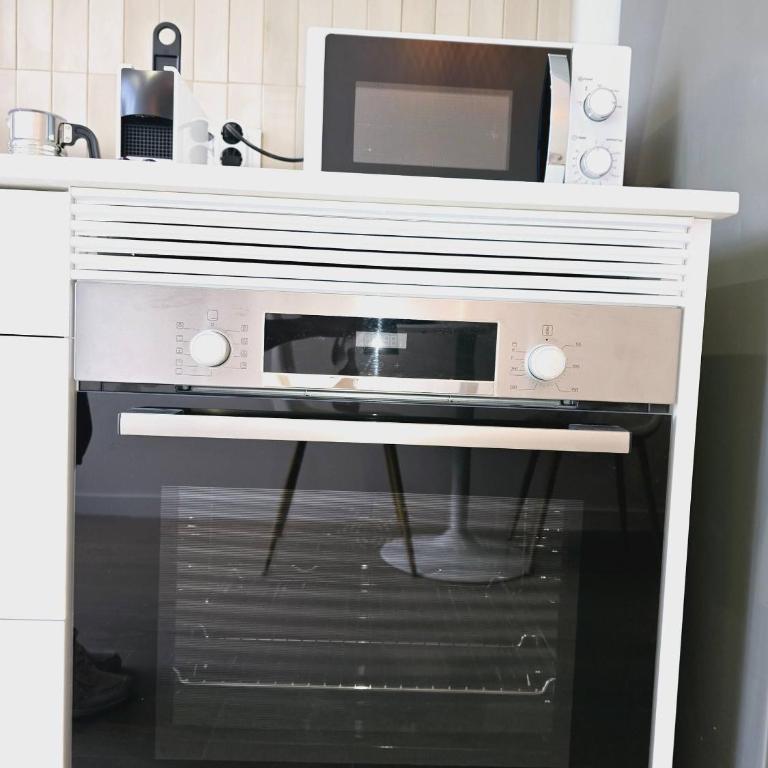 Cozy Retreat in Heart of Valencia Perfect for Couples n Families - Apartment - 10
