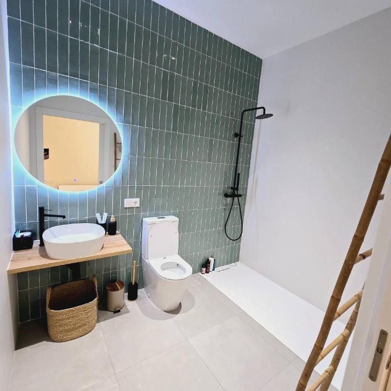 Cozy Retreat in Heart of Valencia Perfect for Couples n Families - Apartment - 15