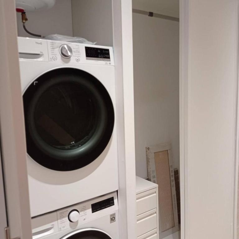 Cozy Retreat in Heart of Valencia Perfect for Couples n Families - Apartment - 17