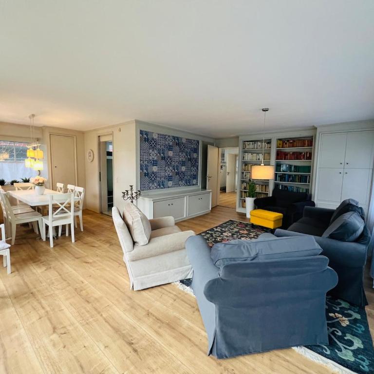 großes Haus im Landhausstil mitten in Wangen - Apartment mit 4 Schlafzimmern und einem Balkon - 6