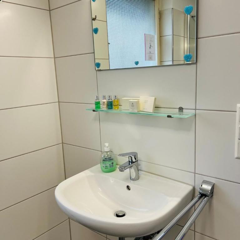 großes Haus im Landhausstil mitten in Wangen - Apartment mit 4 Schlafzimmern und einem Balkon - 8