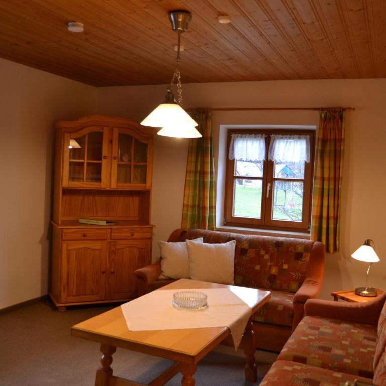 Ferienwohnungen Kressenlehen - Apartment mit 1 Schlafzimmer und Terrasse - 1