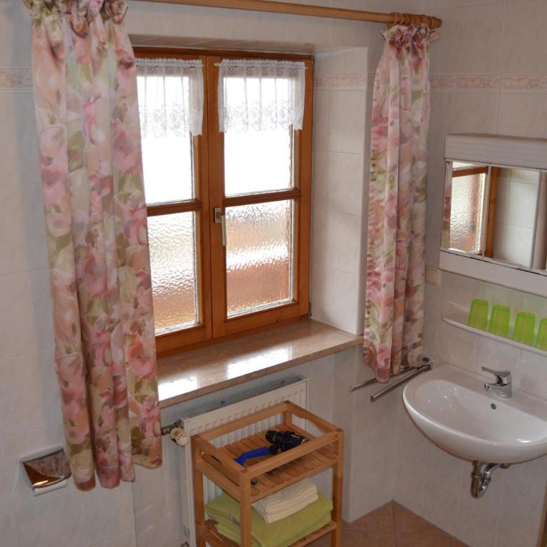 Ferienwohnungen Kressenlehen - Apartment mit 1 Schlafzimmer und Balkon - 4
