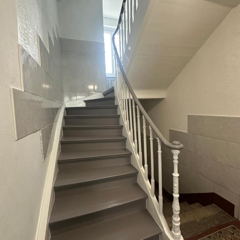 Le 9 - Joli studio neuf, tout équipé Mulhouse centre - Stationnement gratuit - Apartamento Estudio - 22