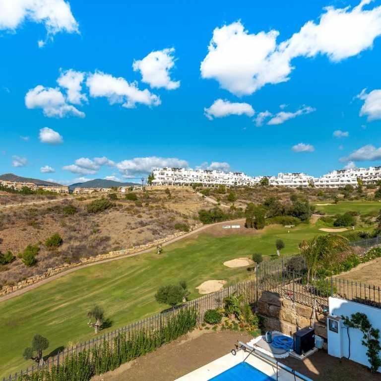 Villa con piscina climatizada y vistas al Golf - Villa - 31