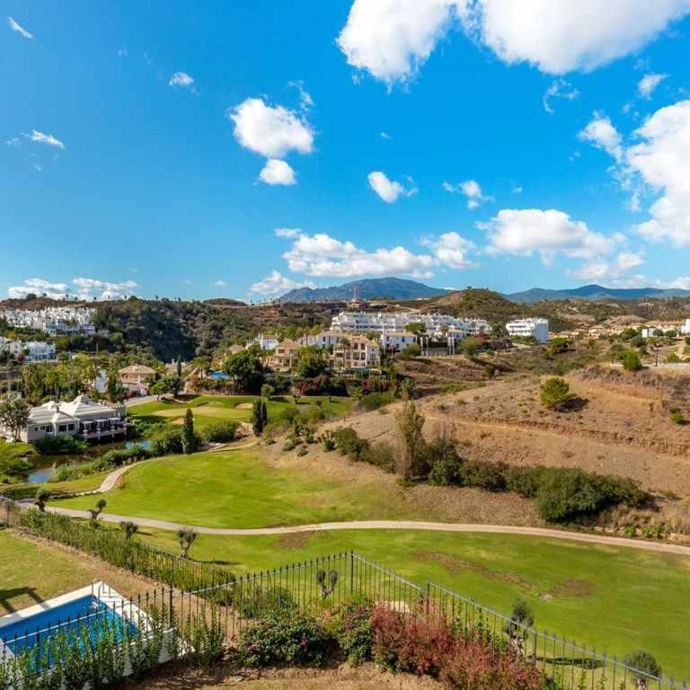 Villa con piscina climatizada y vistas al Golf - Villa - 32